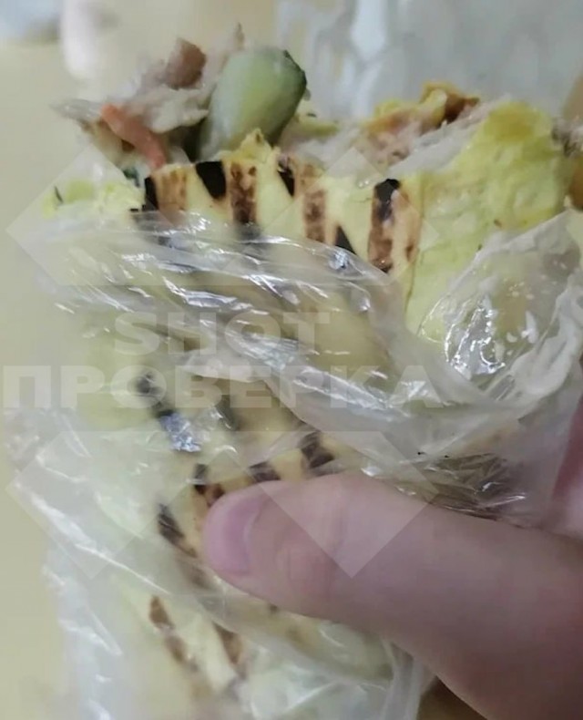 11-летняя школьница умерла после того, как съела шаурму в Татарстане