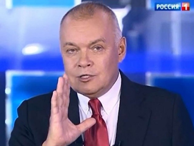 Казанец хвастается нарушениями ПДД — он снимает номер с авто и гоняет за 200 по встречке