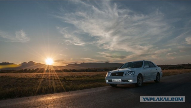 Леворульная Toyota Crown - специально для Китая.
