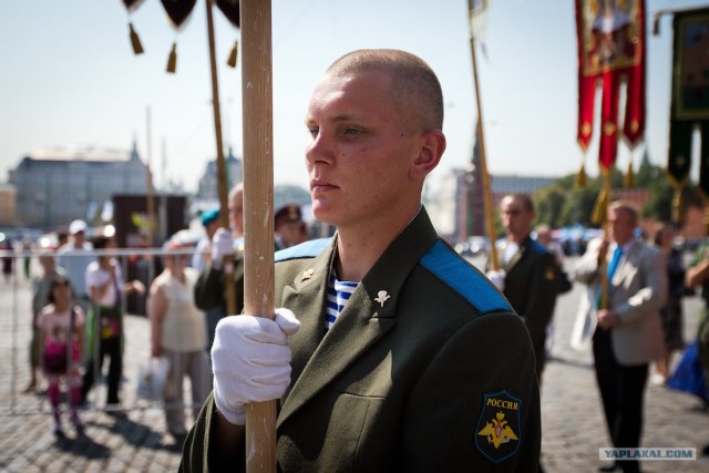 С Днем ВДВ, посоны!