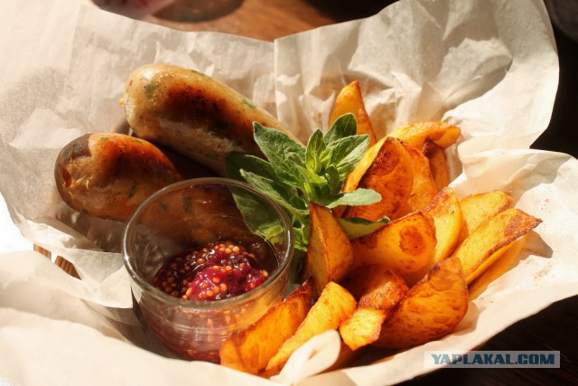 Легендарный немецкий фастфуд "Карривурст с картофелем фри"