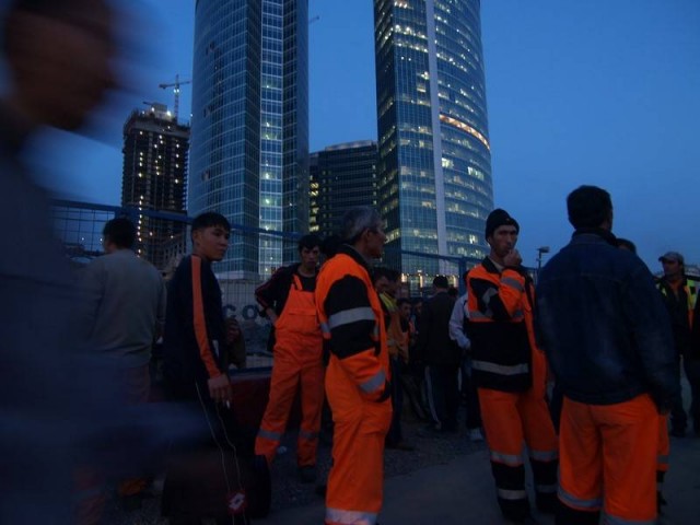 Они строят башню Федерация в Москва-Сити