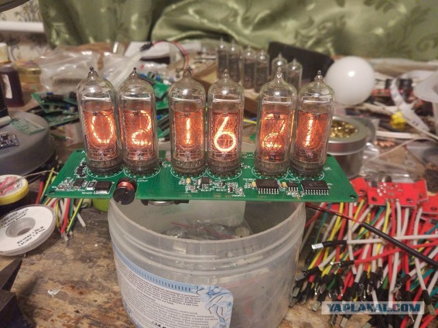 Nixie clock: часы на лампах ИН-14 на заводских платах