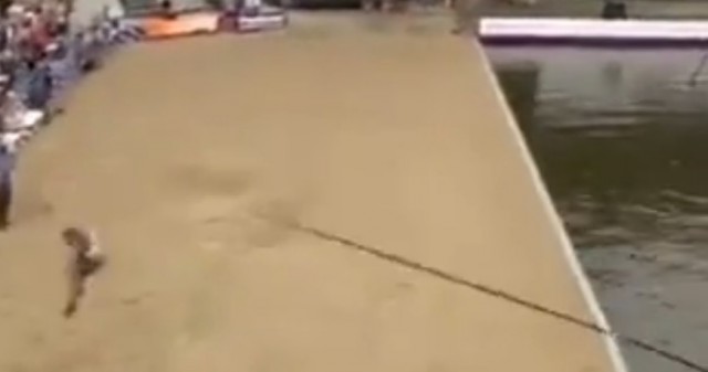 Прыжок через реку. Впечатляет