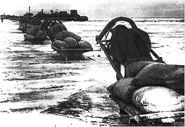Зимой 1942 года партизаны сумели провезти в Ленинград более двухсот повозок с тоннами хлеба, пшеницы и мяса.