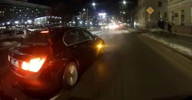 Пытаться проучить 15-ти тонный троллейбус - это где-то рядом с учителями фур