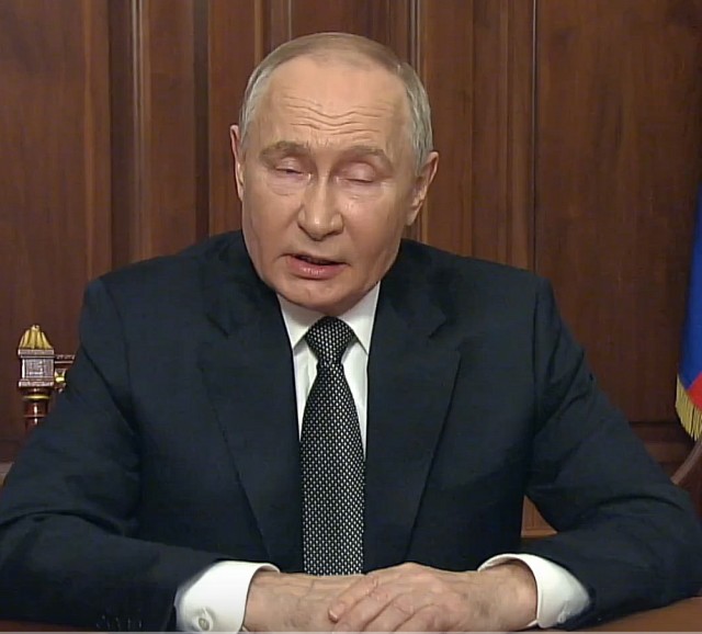 Путин начал обращение к россиянам