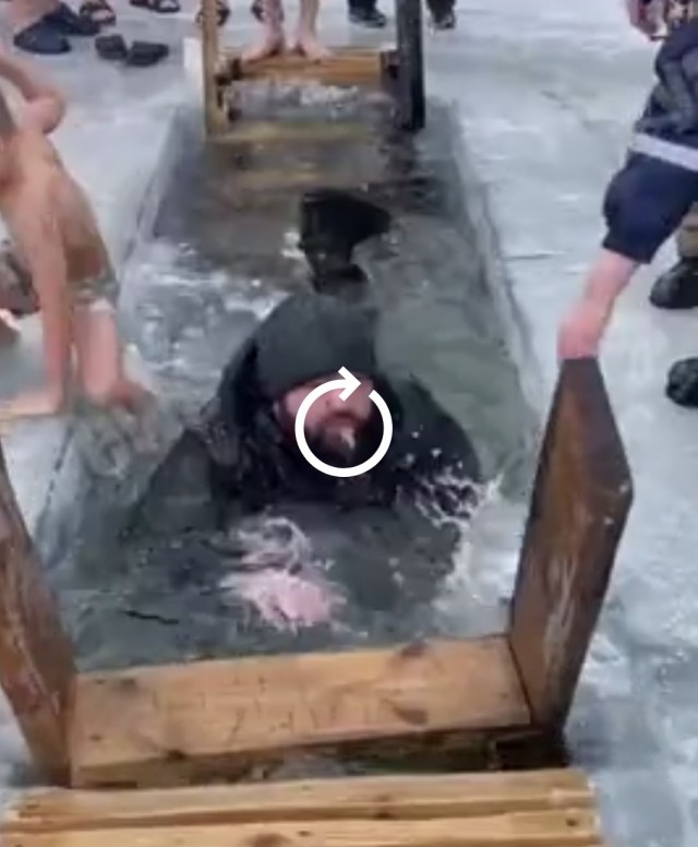 Крестись, быстро крестись давай!