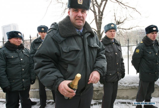 Жесткие кадры из Энгельса: пьяный водитель на скорости влетел в группу школьников