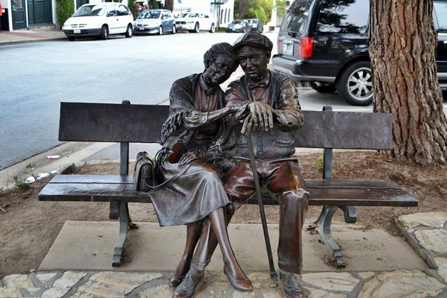 Сядь со мною рядом!