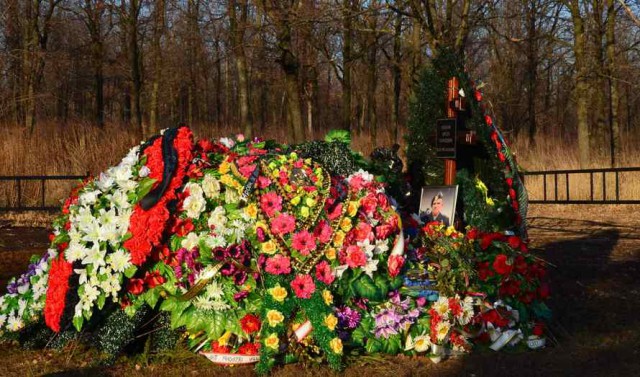В Петербурге рядом с граффити с Моторолой появился портрет героя РФ Нурбагандова