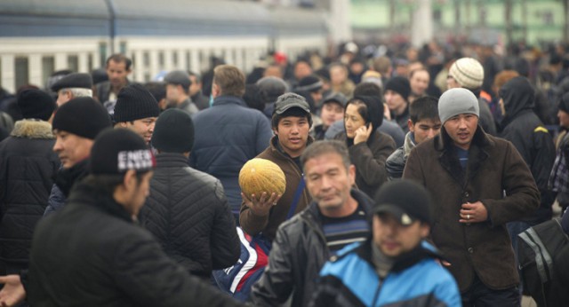 Узбекистан запустит спецпоезда и автобусы для мигрантов