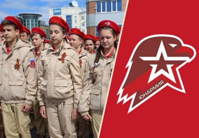Школьники Львова на уроке "Защита Украины" начали тренироваться управлять дронами