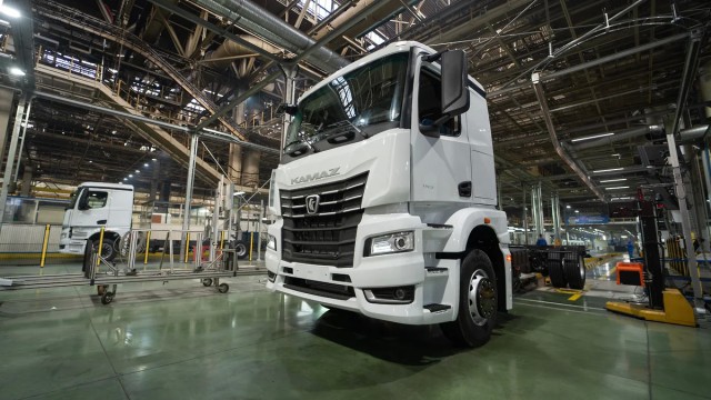 «КАМАЗ» выпустил первый среднетоннажный грузовой автомобиль поколения К5