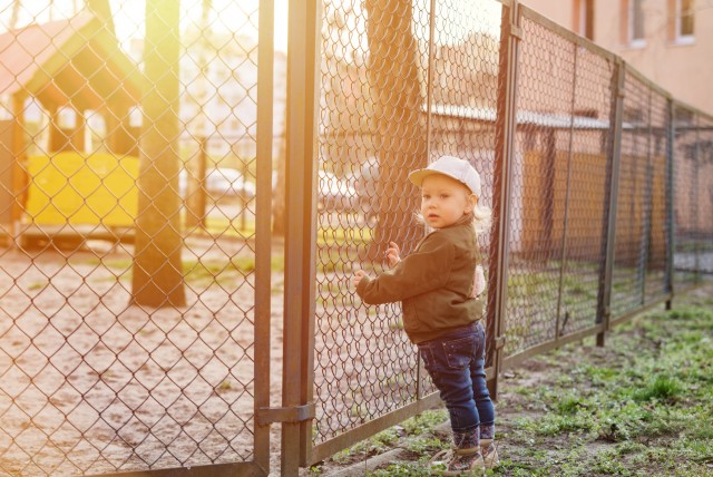 Сбежавшие из детского сада дети два часа голышом гуляли по Якутску