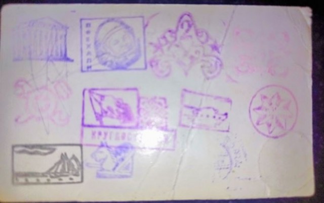 В западных соцсетях завирусился кадр с гигантской ракетой прямо во дворе — речь о памятнике «Союз-У» в Байконуре