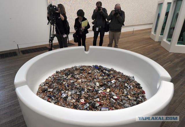 Уборщица спутала современное искусство с мусором