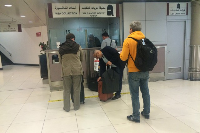 Как досматривают мусульманок в аэропорту