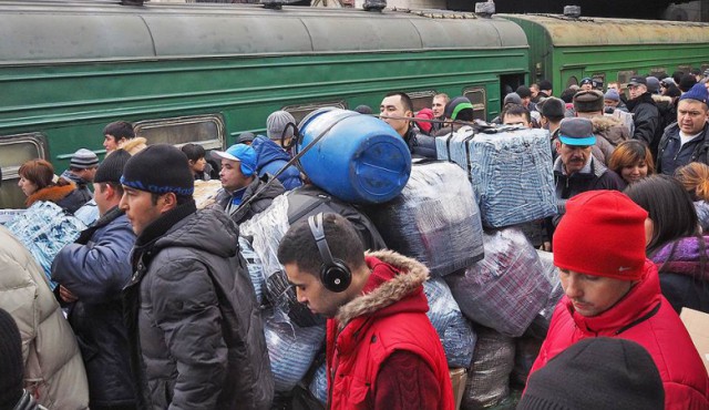 Мигранты свалили