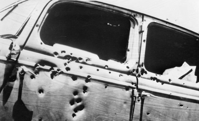 «Не видел никого, кто бы так наслаждался убийствами»: 85 лет назад в США застрелили гангстеров Бонни и Клайда