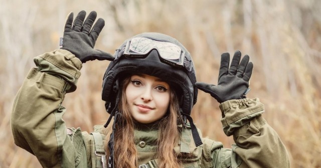 Девушки в униформе