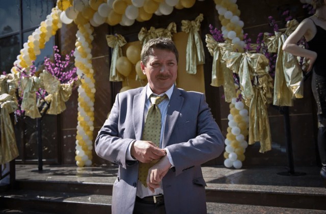 «В том, что творится на улицах, не кино виновато». Ян Цапник - от Артурчика в "Бригаде" до журналиста, гинеколога и алкоголика
