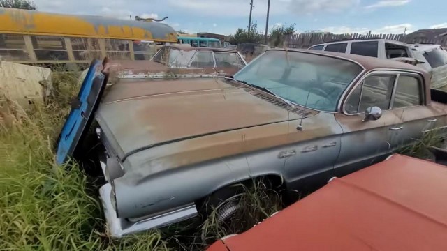 Таинственное кладбище автомобилей в горах Монтаны