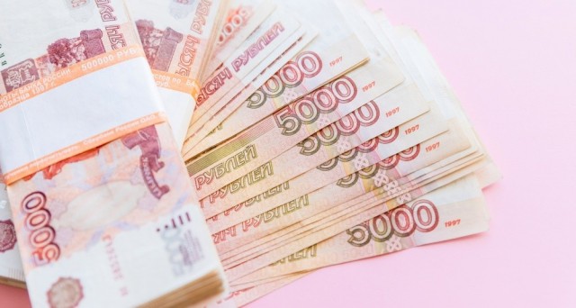 Жена мэра свердловского города отправила мошенникам 14 млн рублей
