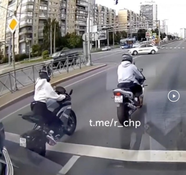 Самоуверенно в кучу собрались.