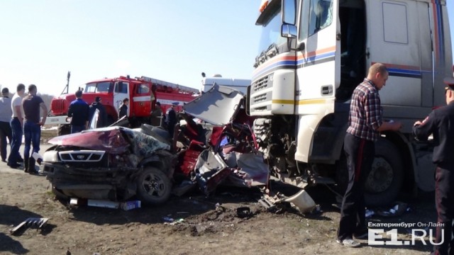 На Тюменском тракте грузовик вылетел на "встречку"