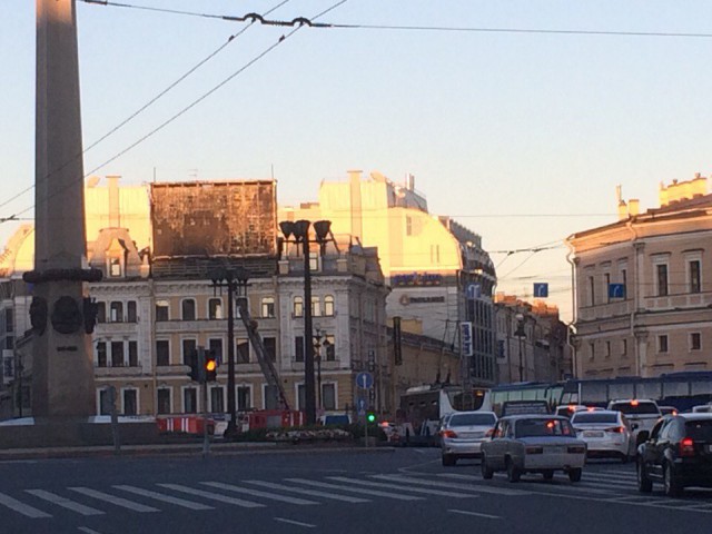 10-метровый экран вспыхнул в центре Петербурга