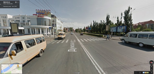 Выскочила на переходе из-за автобуса