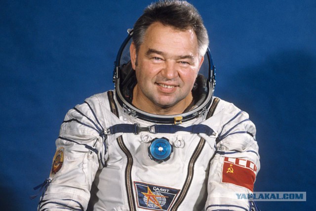 «В космосе булька — волшебный эликсир». Как российские космонавты провозят на орбиту запрещённый алкоголь и пьют в невесомости