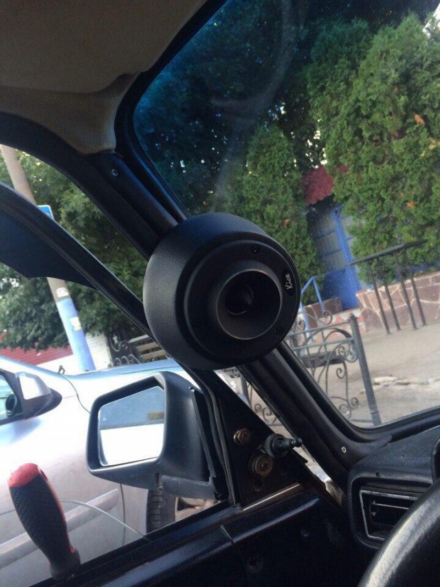 Гаражный тюнинг штатного автозвука: как делать не нужно