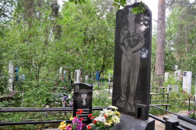 "Лихие 90-е": кладбища криминальных авторитетов в Екатеринбурге
