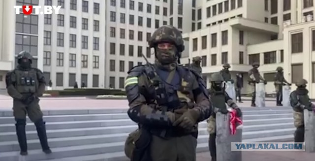 Тысячи протестующих вышли к Дому Правительства в Минске