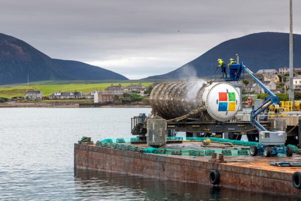 Microsoft подняла на поверхность первый подводный дата-центр — он два года пролежал на дне моря
