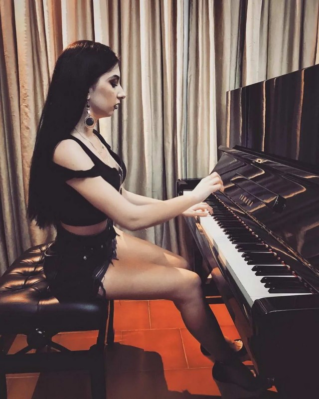 Музыкальные девушки