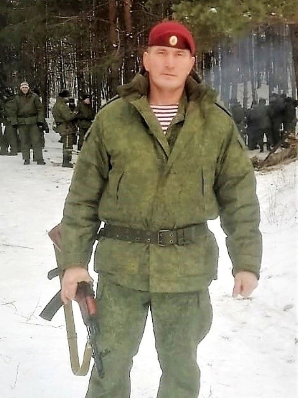 Погиб боец Антонин Тихонов. Во время последнего боя краповый берет был с ним на его груди.