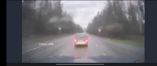 Водитель УАЗ "Патриот" забодал во время обгона в разрешенном месте встречную "Ладу Калину".