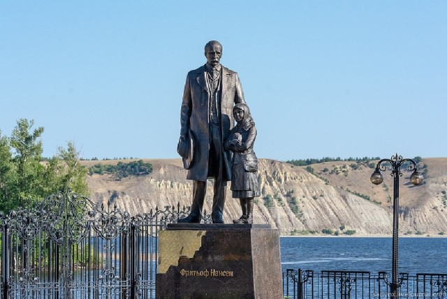 Есть люди как люди.