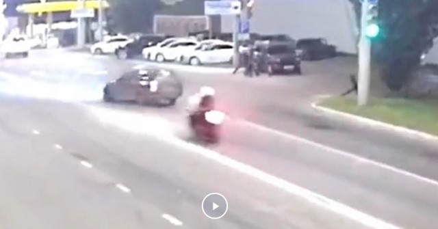Там, у разрыва двойной сплошной…