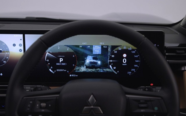 Mitsubishi Motors 2 сентября провела мировую премьеру нового внедорожника Pajero