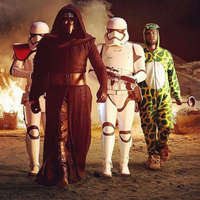 Лоренц Валентино делает забавные снимки со знаменитостями