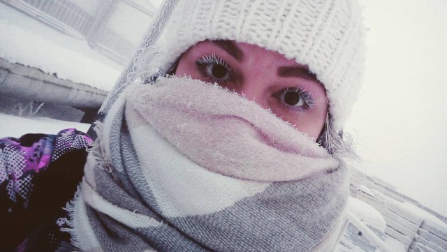 Девушка из Якутии показала, что происходит с ресницами при минуc 47