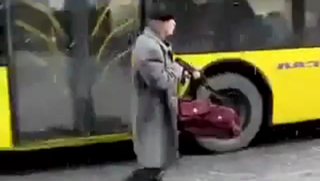 Любите не уступать место в общественном транспорте?