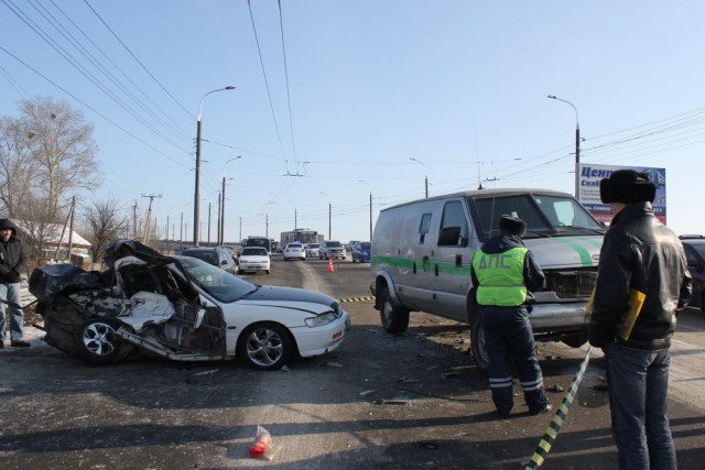 Автоугонщика обматало вокруг столба