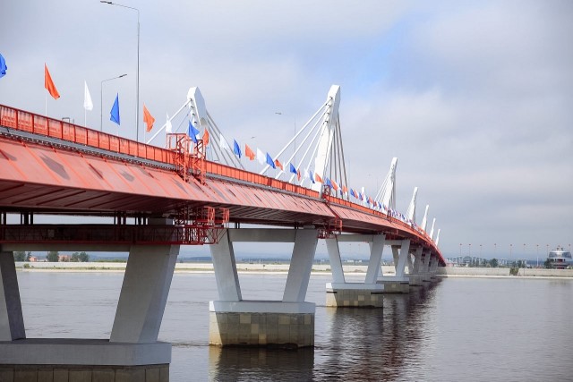 Открыто движение по трансграничному мост через Амур в районе пограничного перехода Благовещенск — Хэйхе