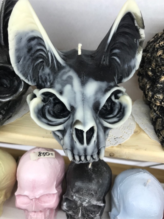 Зашел случайно в магаз свечей ручной работы