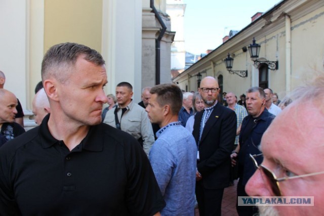 А мог бы и в Киев поехать.